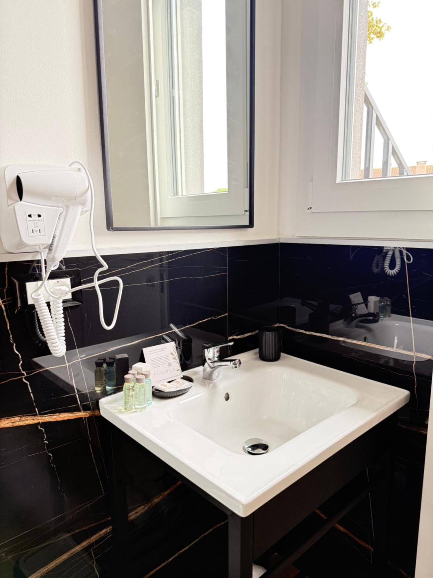 Infinity House - Eleganza Moderna Tra Treviso E Venezia Hotel Casièr Eksteriør billede